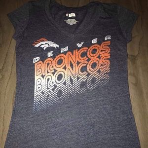 Denver Broncos NFL V-Neck Shirt Size M